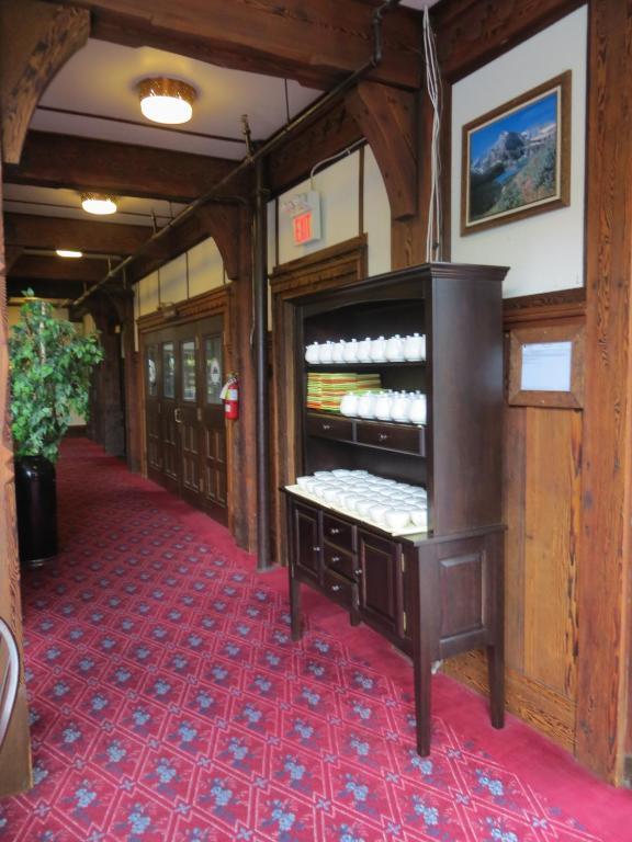 Prince Of Wales Hotel Waterton Park Exterior foto