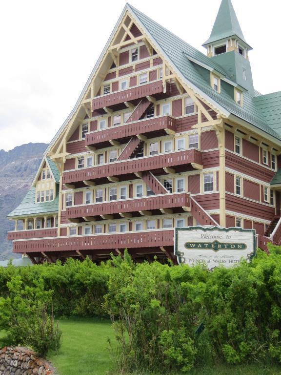 Prince Of Wales Hotel Waterton Park Exterior foto