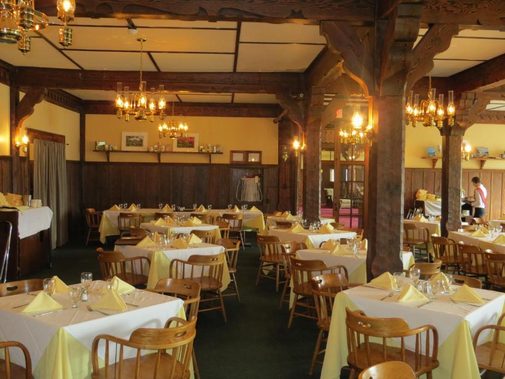 Prince Of Wales Hotel Waterton Park Exterior foto