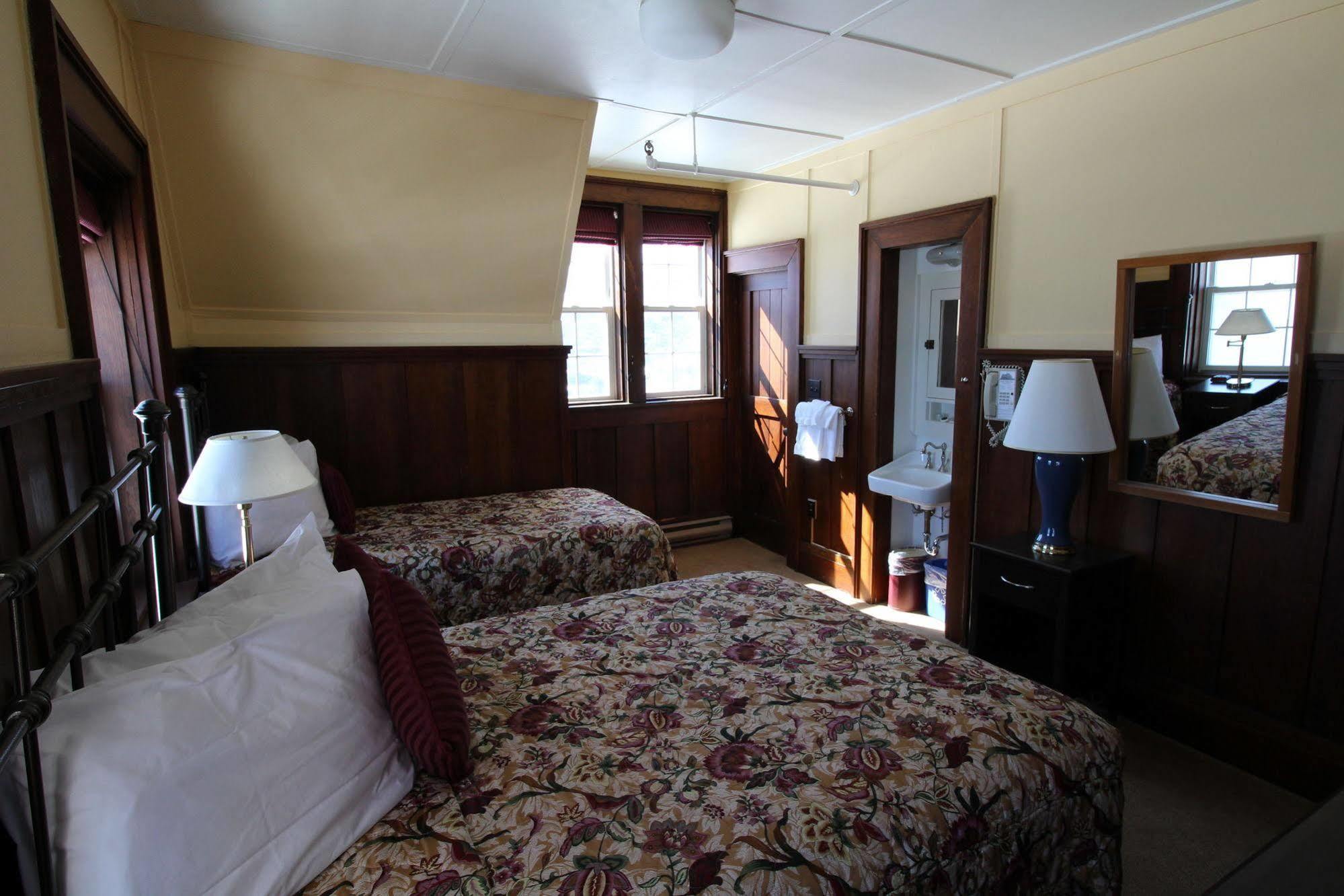 Prince Of Wales Hotel Waterton Park Exterior foto