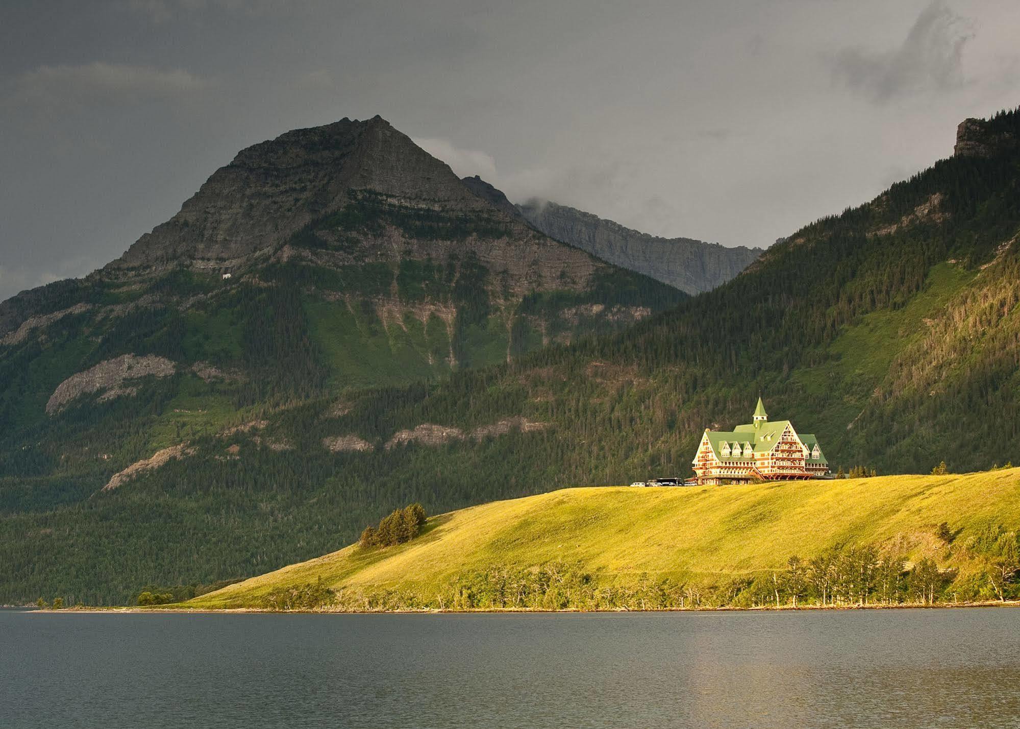 Prince Of Wales Hotel Waterton Park Exterior foto
